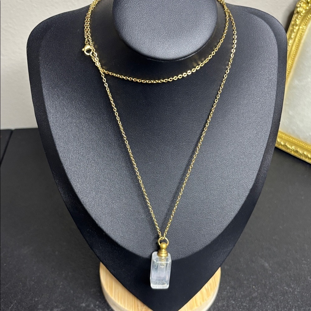 Natural Clear Quartz Crystal Perfume Bottle Necklace Pendant Healing Gold Tone